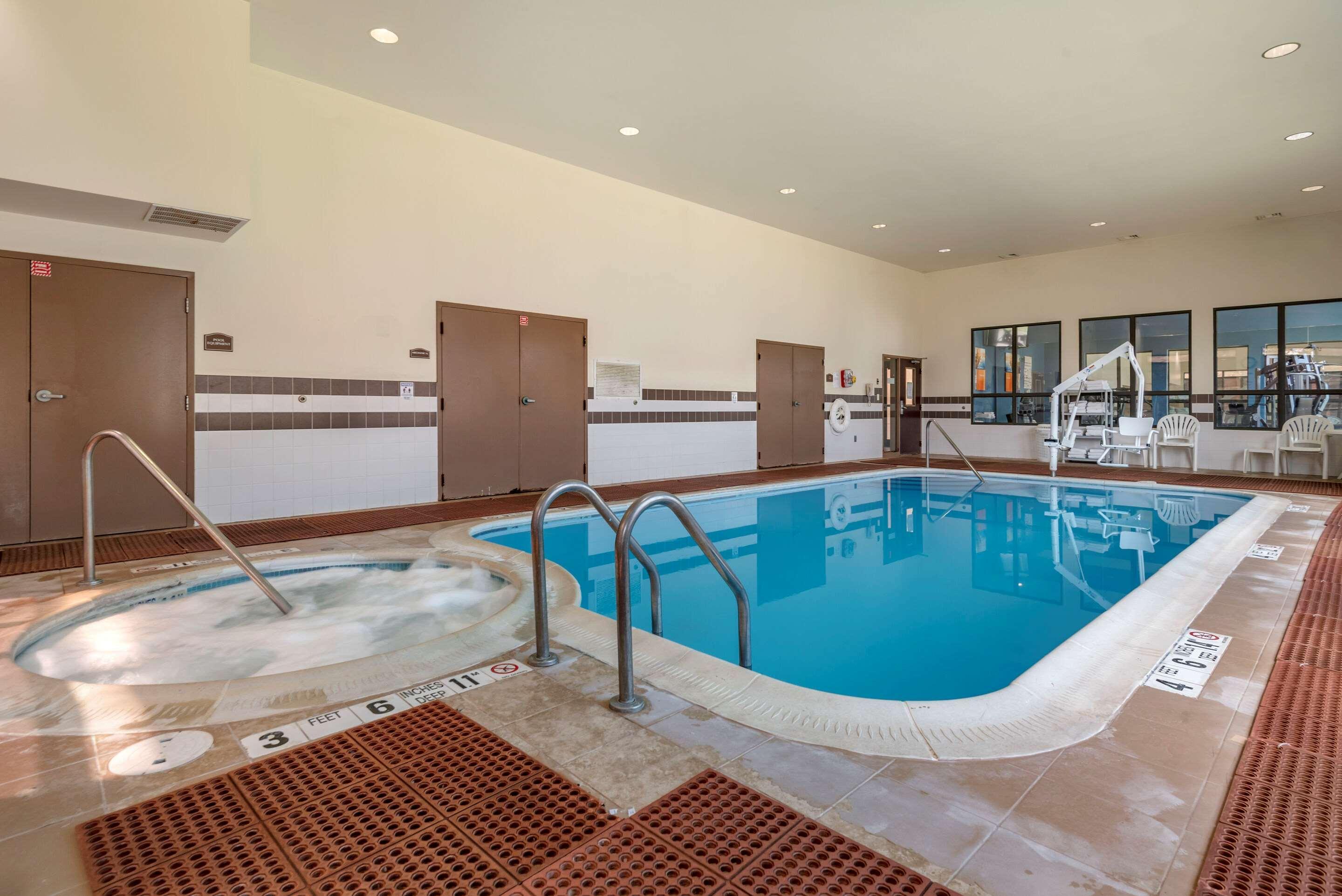 Comfort Inn & Suites Farmington - Victor Eksteriør billede