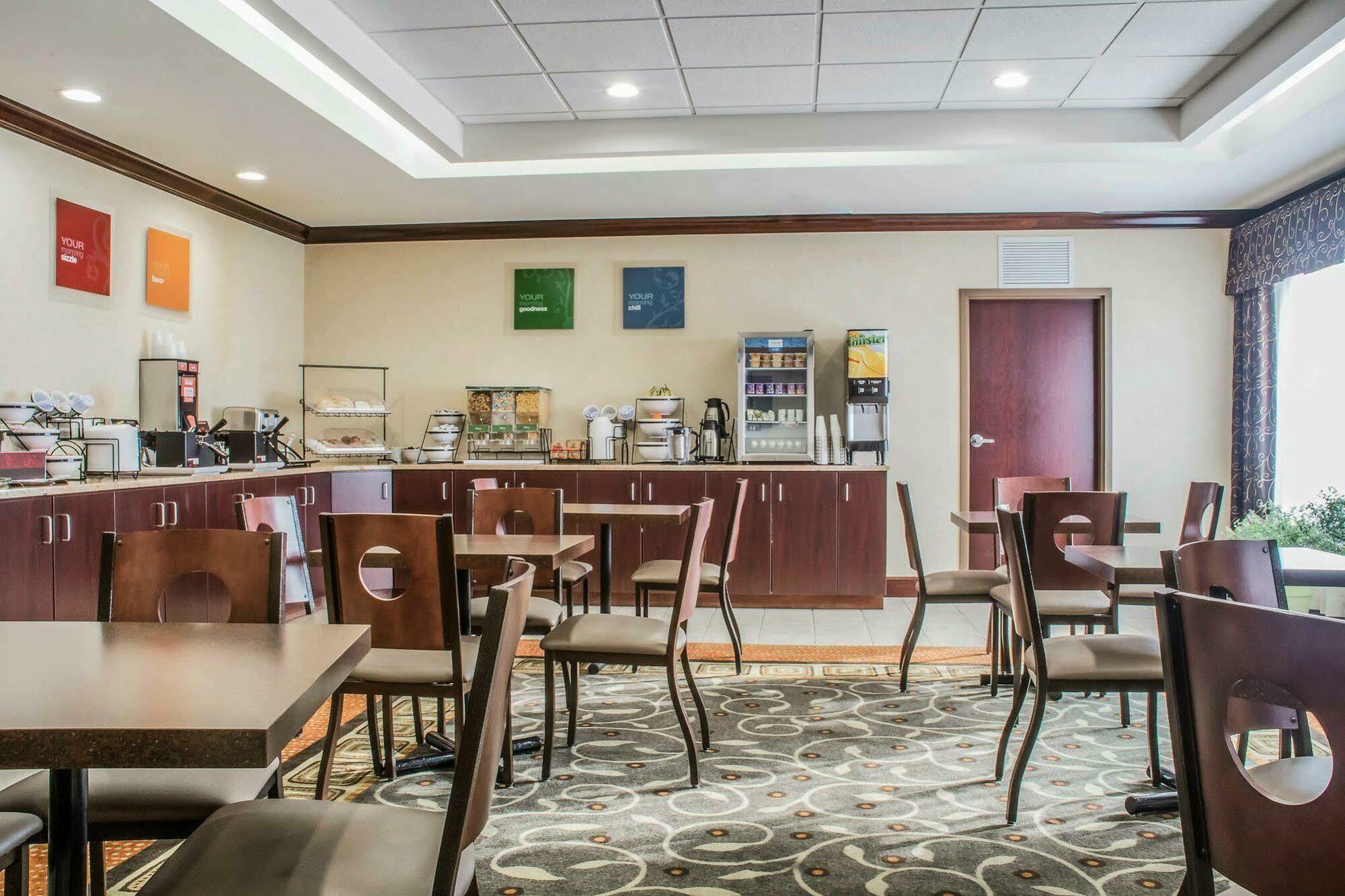 Comfort Inn & Suites Farmington - Victor Eksteriør billede